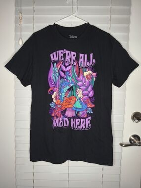 Disney Alice In Wonderland Men's T-Shirt Size M Short Sleeve Crew Neck Graphic